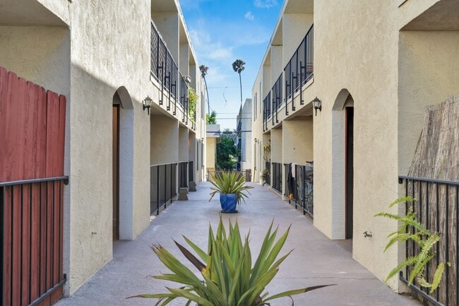 Courtyard - 14th Street Apartments Unit 1428-3
