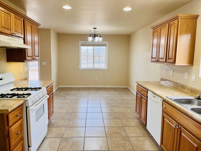 Building Photo - 2 Bd, 2 ba Home in Friendly Hills Unit B