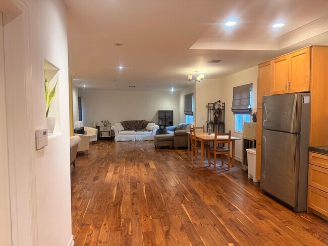 Photo - 22453 Clarendon St