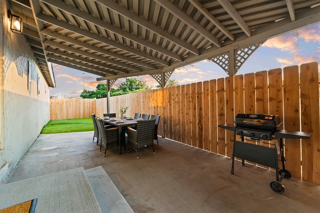 Photo - 606 S Sunshine Ave
