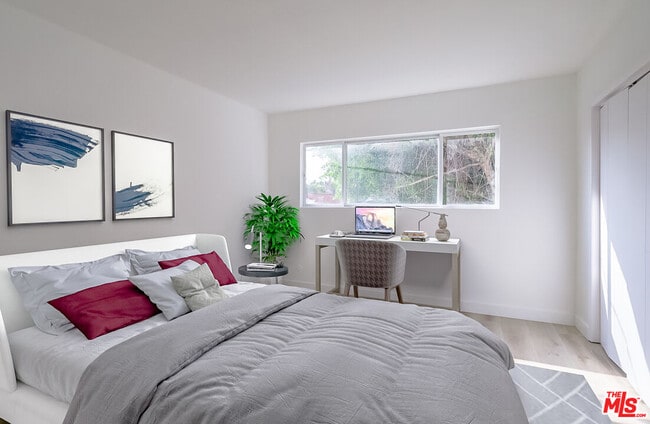 Photo - 823 S Detroit St Unit 4