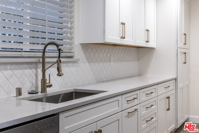 Photo - 818 6th St Unit 102