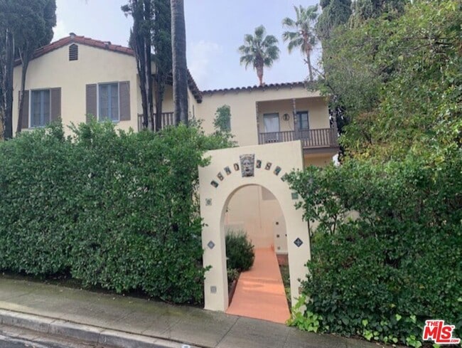 Building Photo - 3842 Aloha St