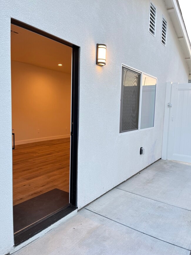 Photo - 9938 Lull St