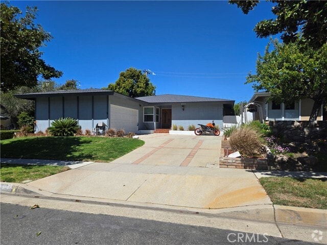 Building Photo - 4913 Onyx St Rental
