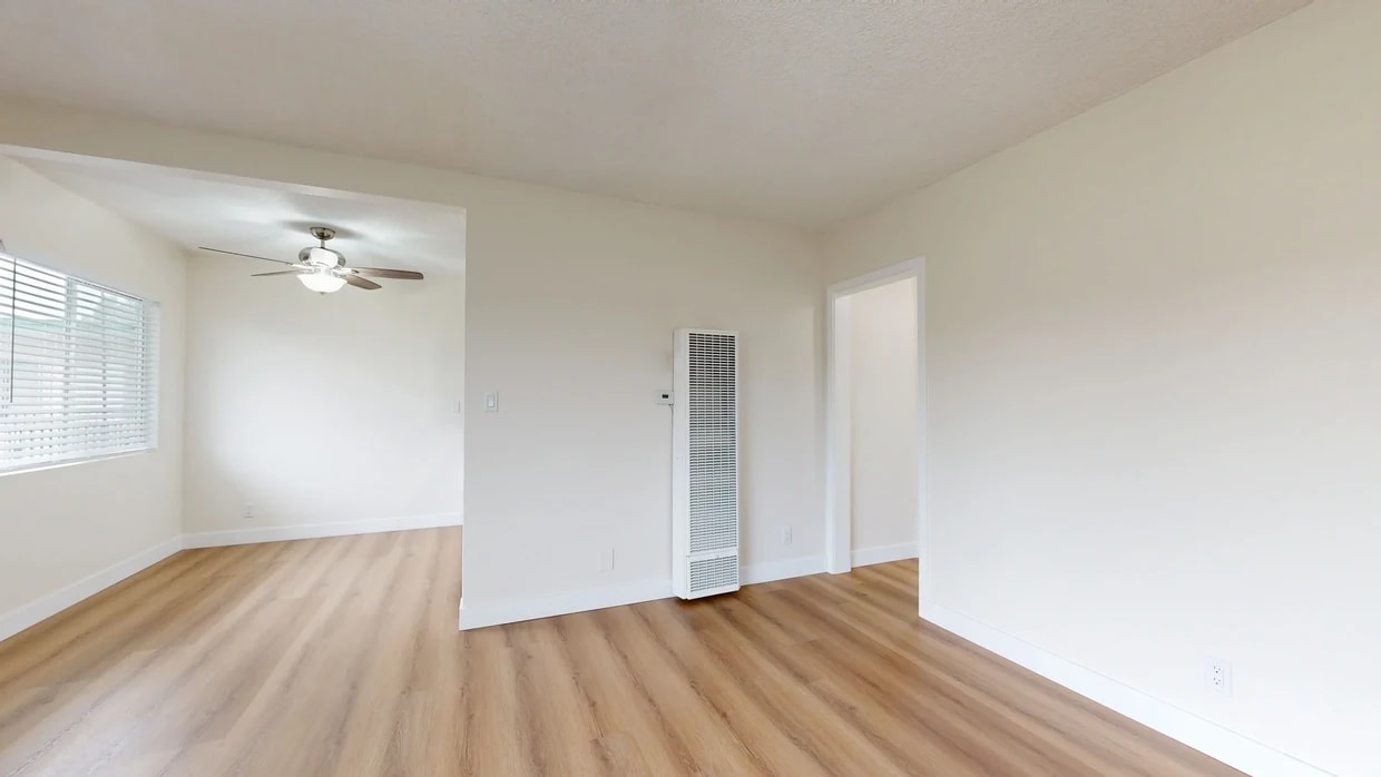 3D Tour - 12417 Benedict Ave.