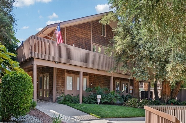 Building Photo - 1072 Cabrillo Park Dr Unit C