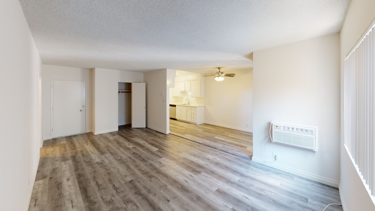 Living room - 1 Bed/1 Bath