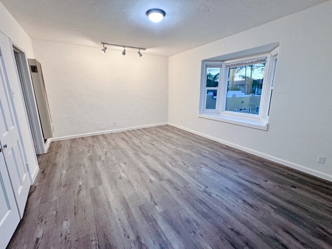 Building Photo - 1054 Winchester Ave Unit 1054 Winchester