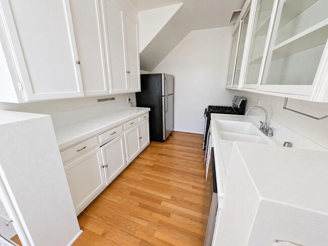Photo - 1200 N Gardner St Unit 6