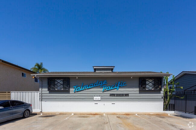 Building Photo - Talmadge Pacific Apartments