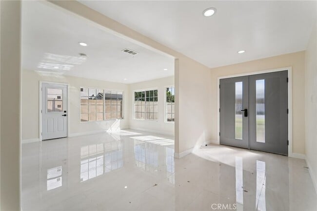 Photo - 10121 Eagle Ave