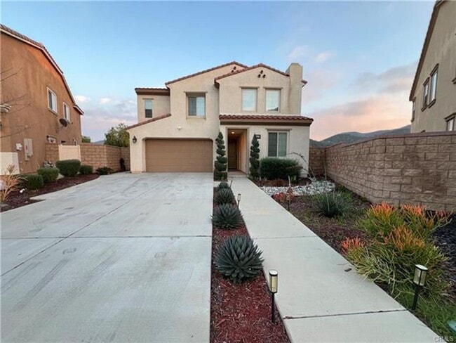Building Photo - Beautiful Gated Canyon Hills Community Home