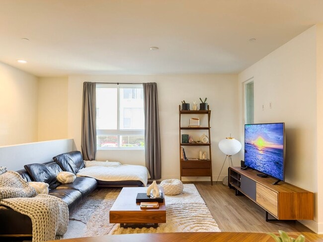 Photo - 2111 N Cahuenga Blvd