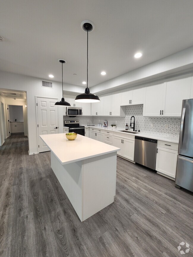 Building Photo - Placita Luxe Rental