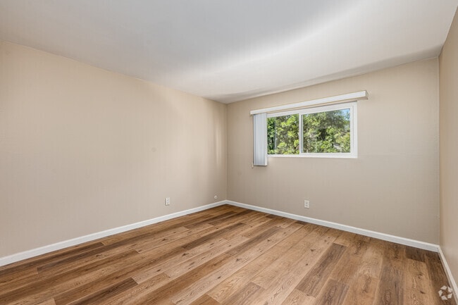 2BR, 2BA - 900SF - Primary Bedroom - 2841 Montrose Ave