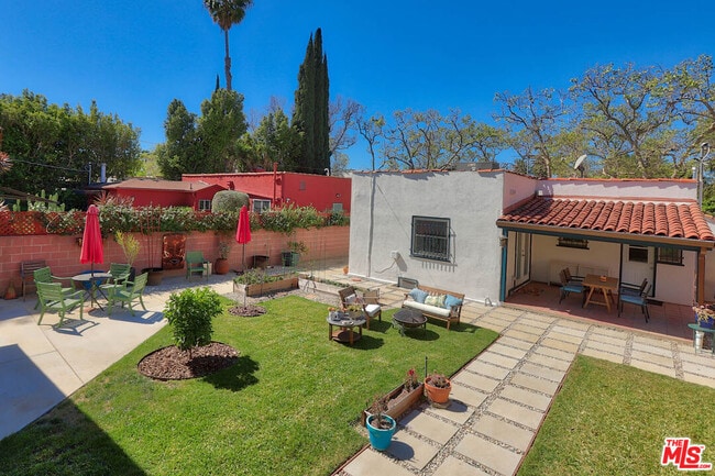 Building Photo - 752 N Las Palmas Ave