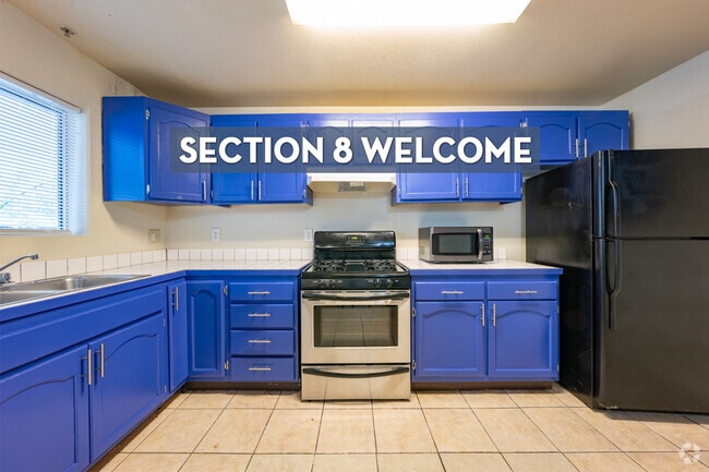 Building Photo - 5231 Huntington Dr N Unit 4 Rental