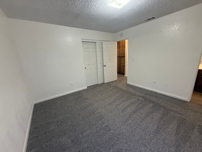 Photo - 0484 Unit #4