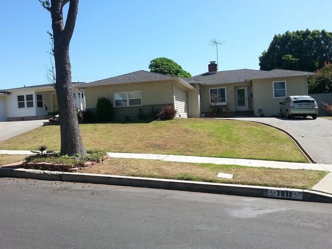 Photo - 7412 W 91st St House