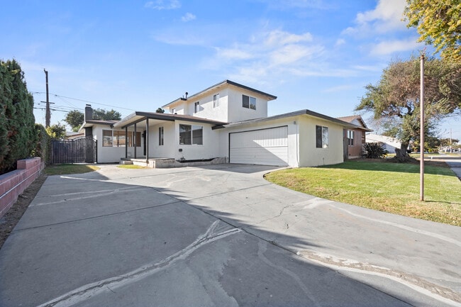 Building Photo - 13205 Casimir Ave