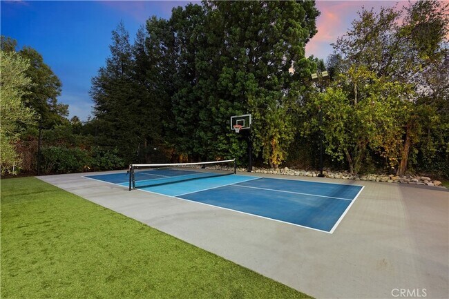 Photo - 5946 Woodlake Ave