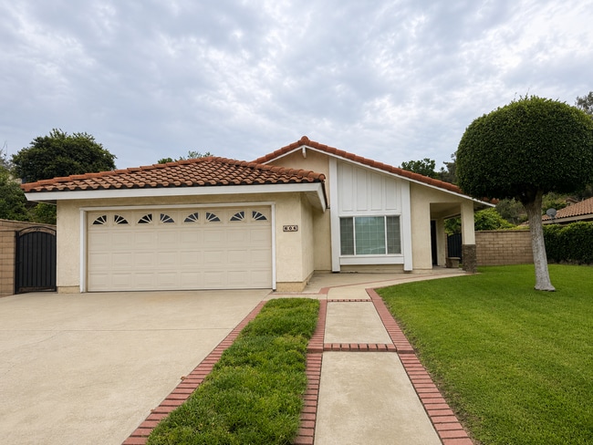 Building Photo - 606 Pinecrest Ln