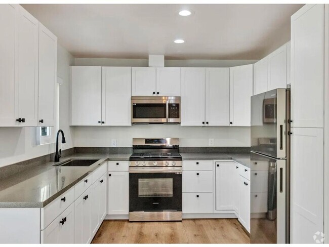 Building Photo - 11720 Hamlin St Unit 8 Rental