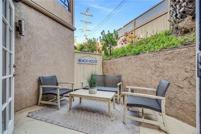 Building Photo - 247 Calliope St