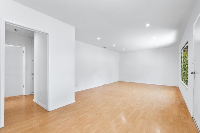 Dining Area - 836 N Fuller Ave Unit 1