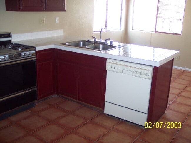 Building Photo - 510 E Avenue Q2 Unit A