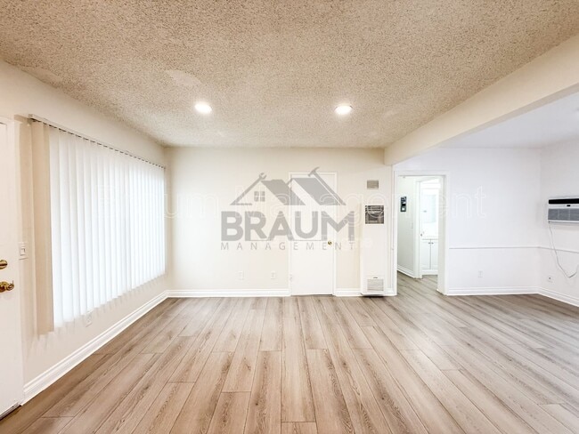 Photo - 19401 Haynes St Unit 6