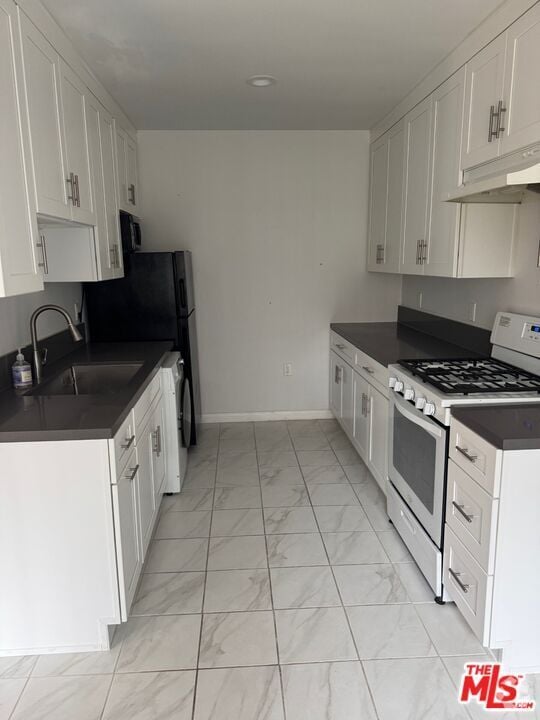 Building Photo - 14332 Albers St Rental