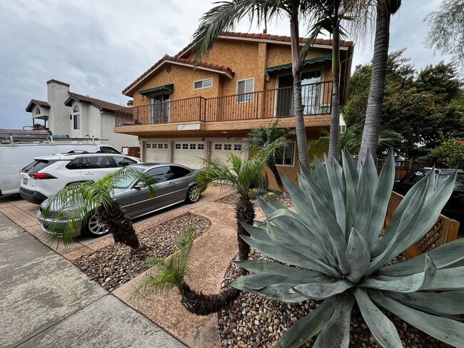 Building Photo - Upgraded Condo with 1 Attached Garage & Private yard.  Gated Complex.