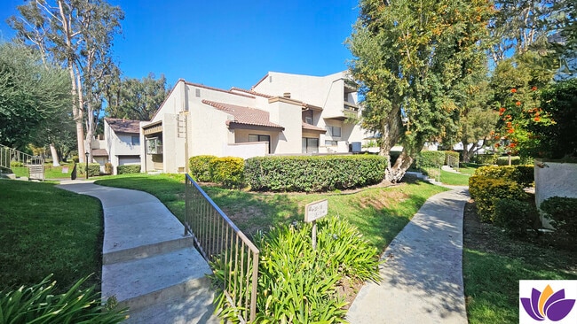 Building Photo - 5800 Owensmouth Ave Unit #13