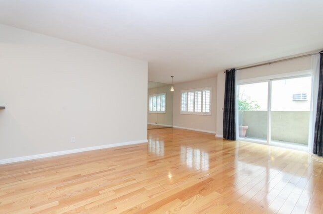 Photo - Stunning renovated apartment in the Heart ...