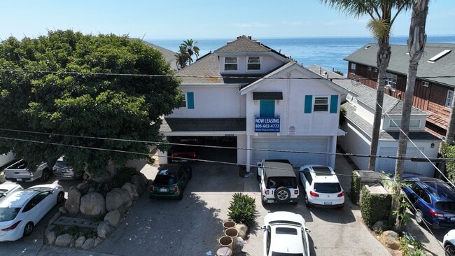 Building Photo - 6577 Del Playa Dr Unit 1