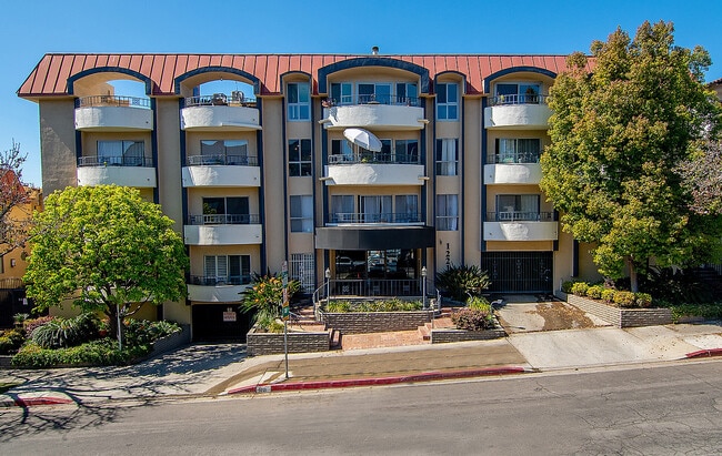 Building Photo - 1221 N Kings Rd Unit 302