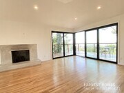 Photo - 2736 Hollyridge Dr House