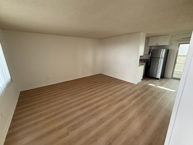 Living room - 113 S Irena Ave