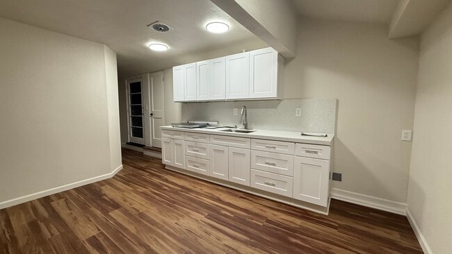 KITCHEN - 4400 N Lakewood Blvd Unit 4400 AND A HALF