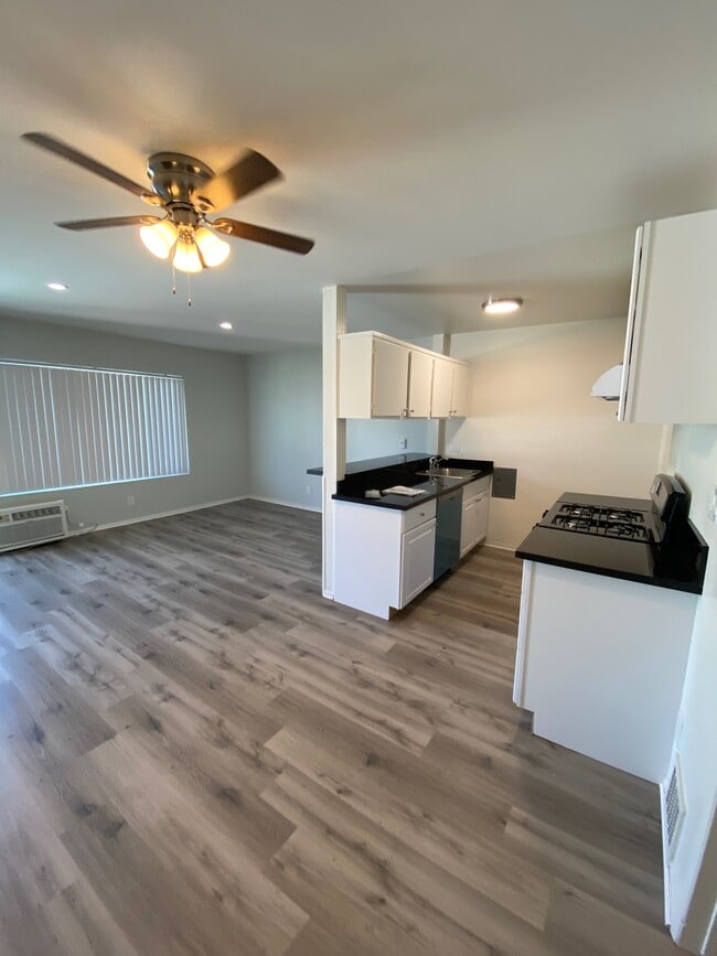 Building Photo - Valle Haven