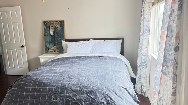 Photo - 13885 Camp Rock St