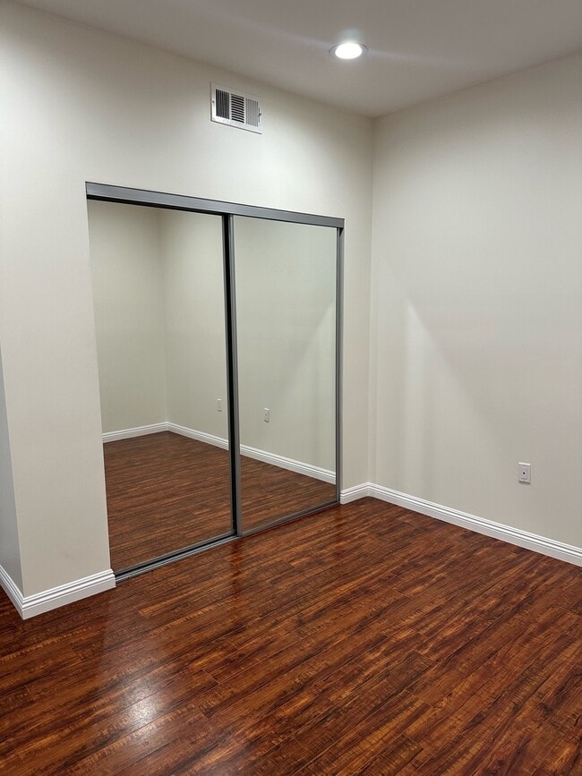 Photo - 6906-6908 Vesper Ave