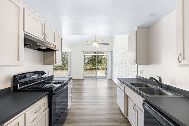 Move in Special $500 Deposit and One Month... - Move in Special $500 Deposit and One Month... Apartment Unit 6B