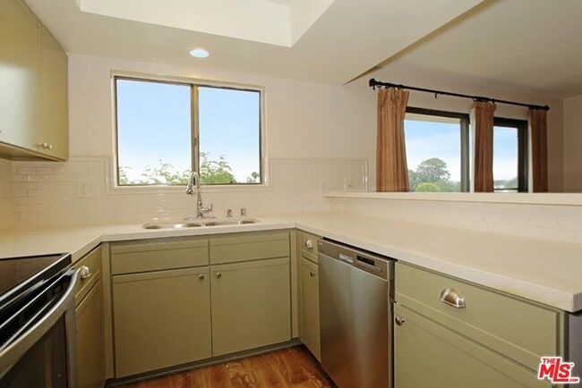 Photo - 5000 S Centinela Ave Unit 325