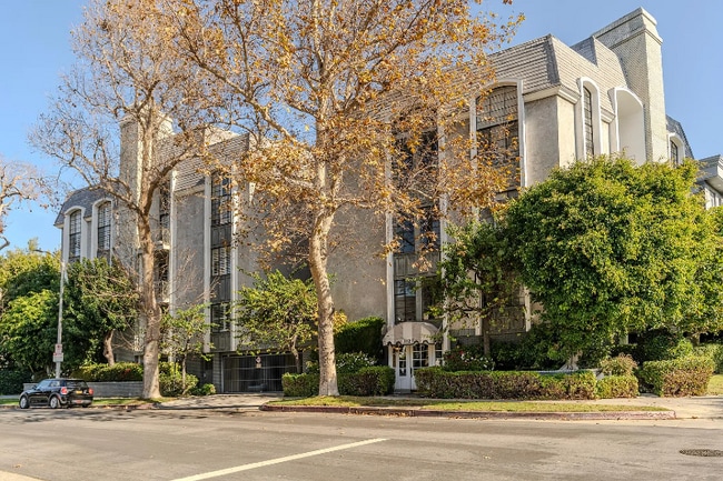 Building Photo - 1112 S Bedford Dr