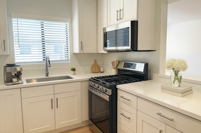 Photo - 800 Orange Grove Avenue