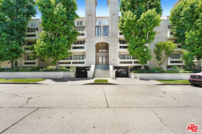 Building Photo - 4415 Saugus Ave Unit 209