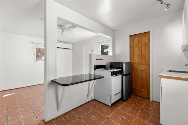 Photo - 4044 Huron Ave